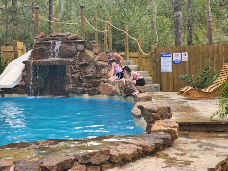 Waterfront Houston Hide Out In A Magical Forest Waller Εξωτερικό φωτογραφία